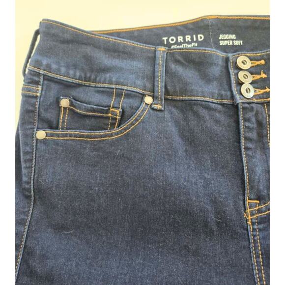 TORRID Skinny High Rise Jeggins Jean Dark Wash Button Front Stretch Sz 16 Short - Picture 6 of 11